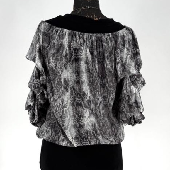 NWT Vince Camuto snake print ruffle sleeve blouse - Picture 2 of 12